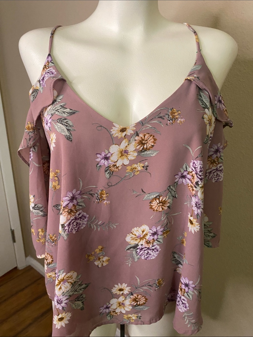 Haute Monde Mauve Floral cold shoulder ruffle flowy Top M